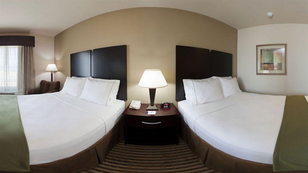 Holiday Inn Express & Suites Brady By Ihg Exteriör bild