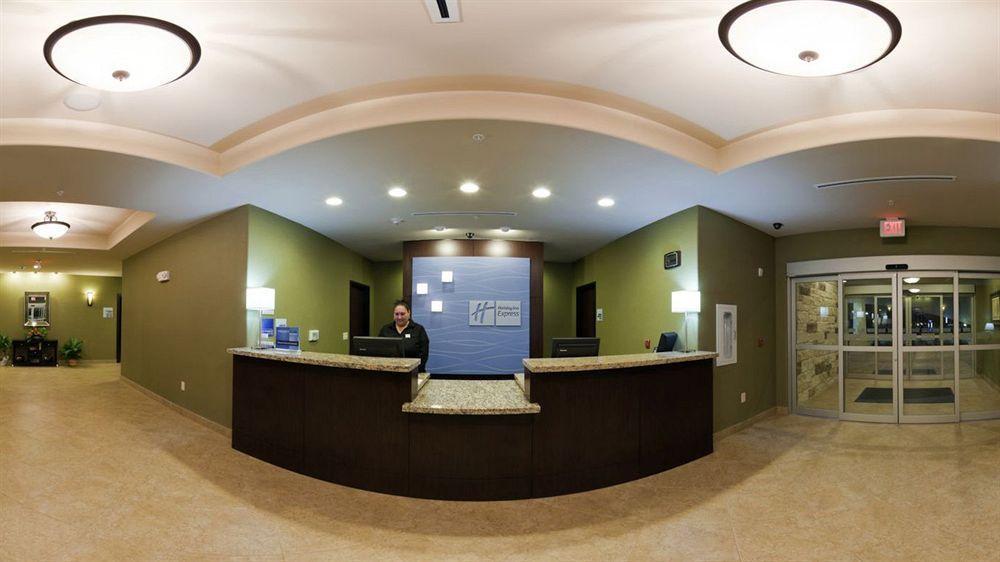 Holiday Inn Express & Suites Brady By Ihg Exteriör bild