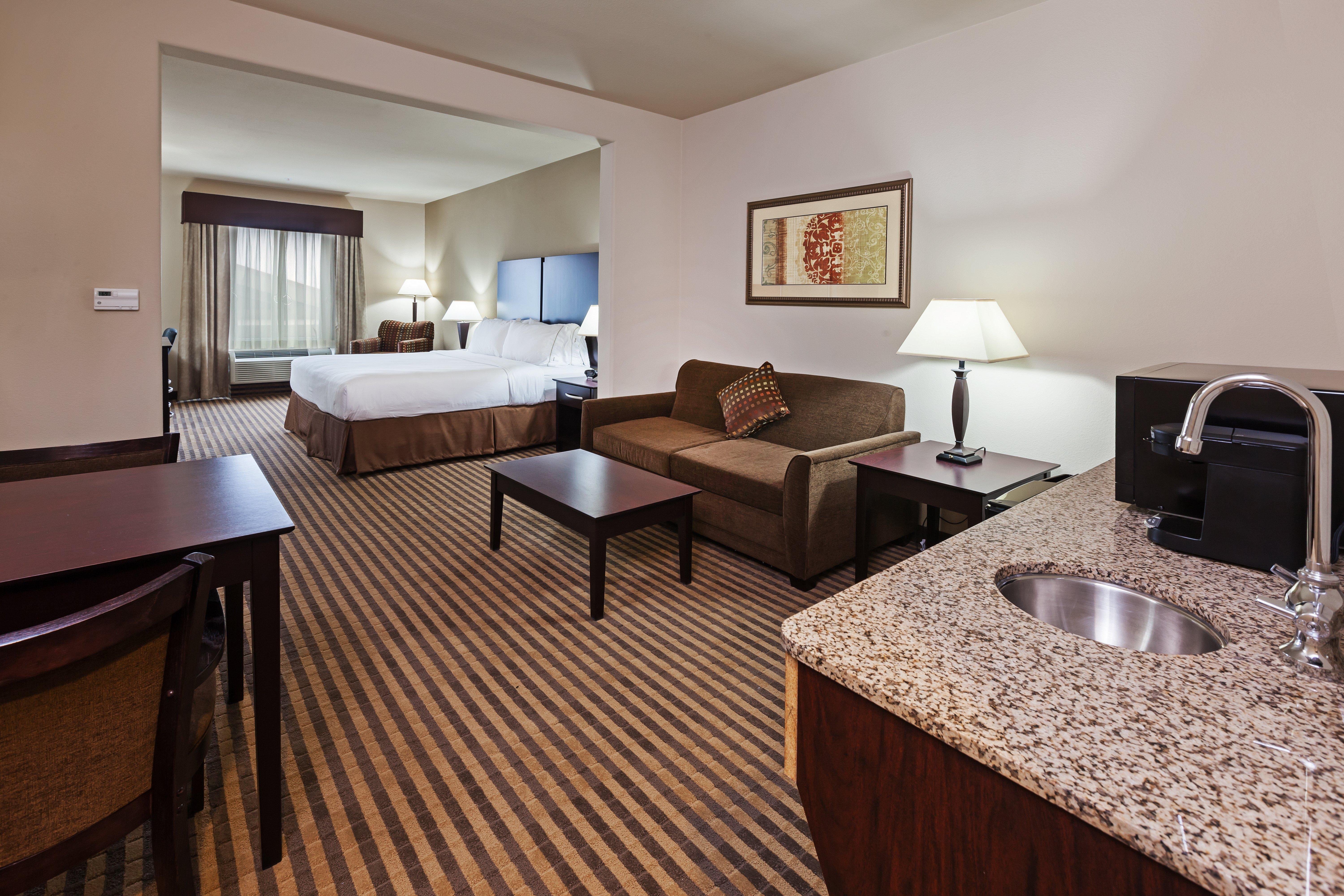 Holiday Inn Express & Suites Brady By Ihg Exteriör bild