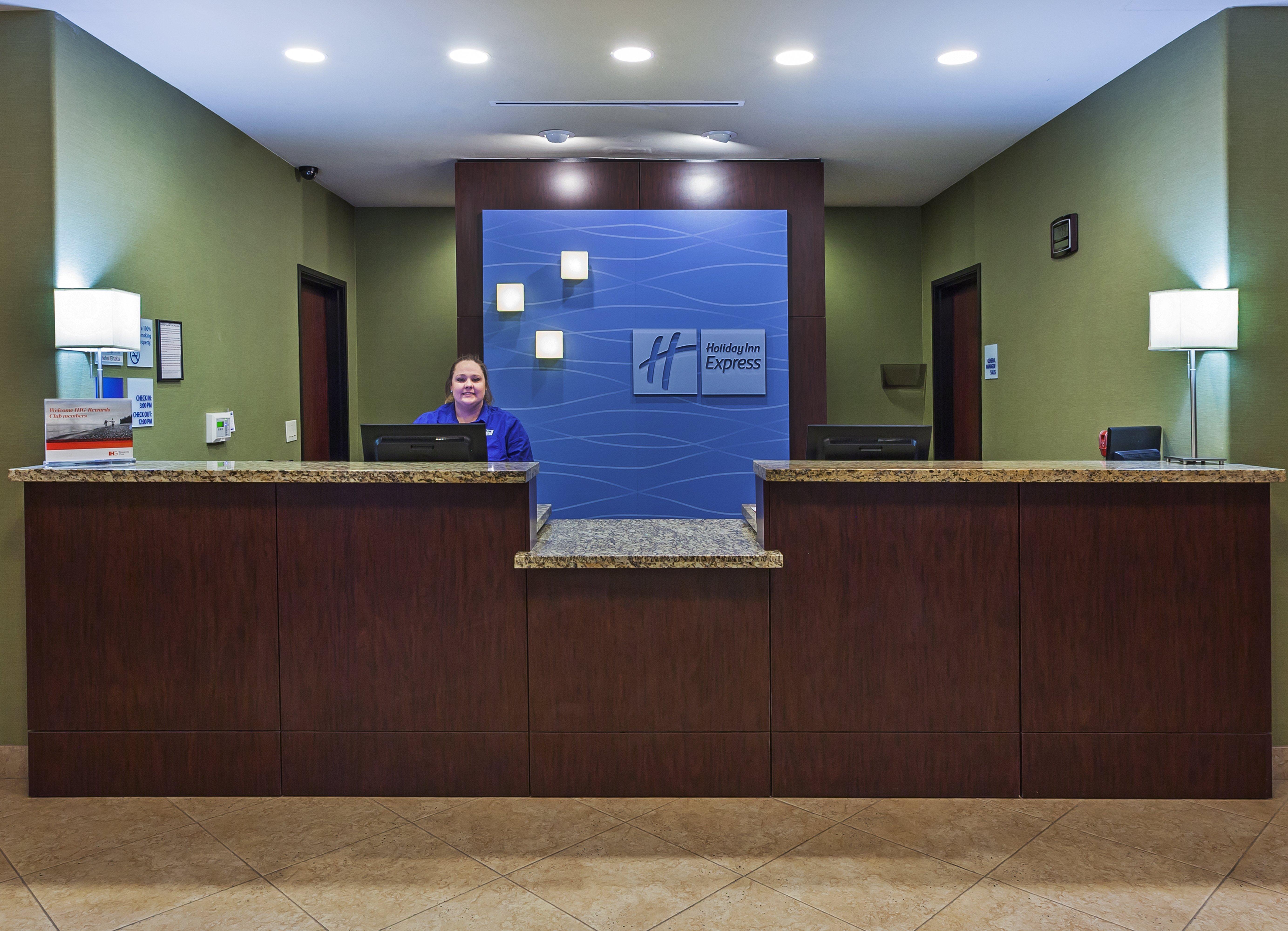 Holiday Inn Express & Suites Brady By Ihg Exteriör bild