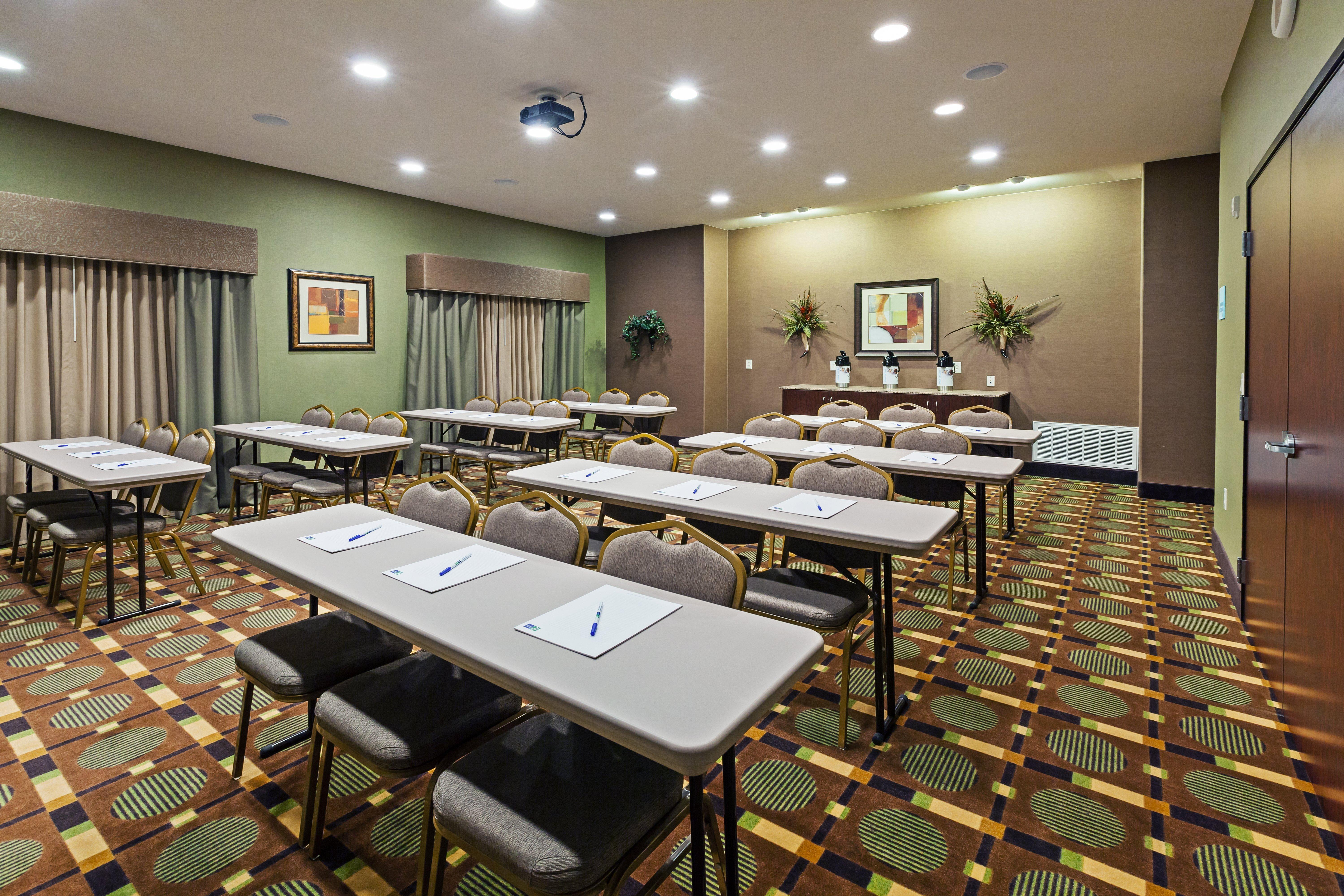 Holiday Inn Express & Suites Brady By Ihg Exteriör bild