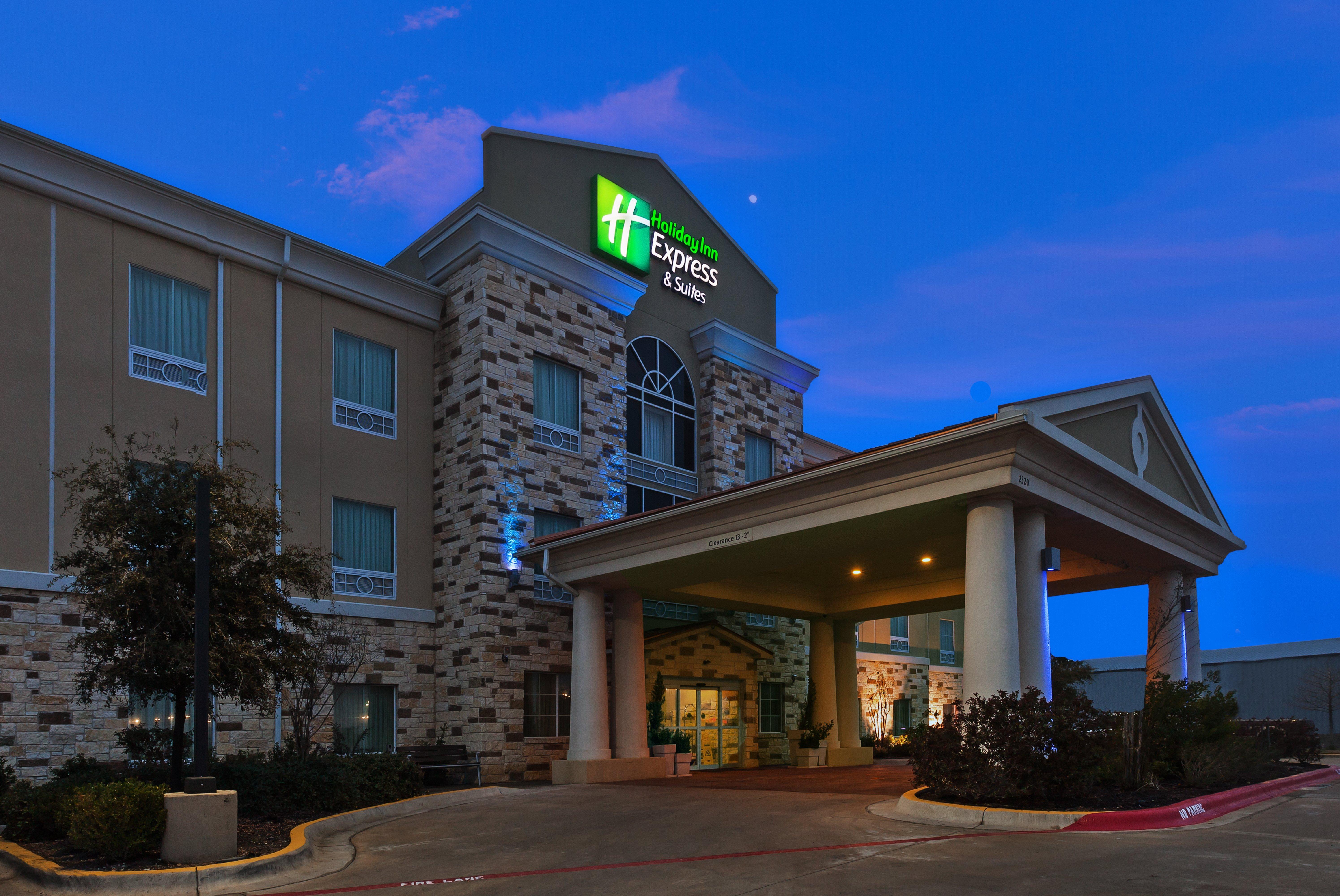Holiday Inn Express & Suites Brady By Ihg Exteriör bild