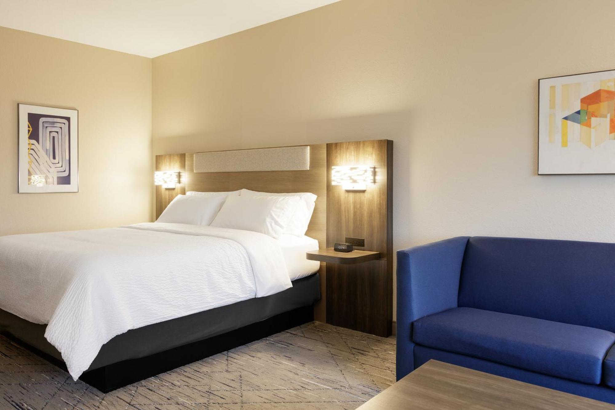 Holiday Inn Express & Suites Brady By Ihg Exteriör bild