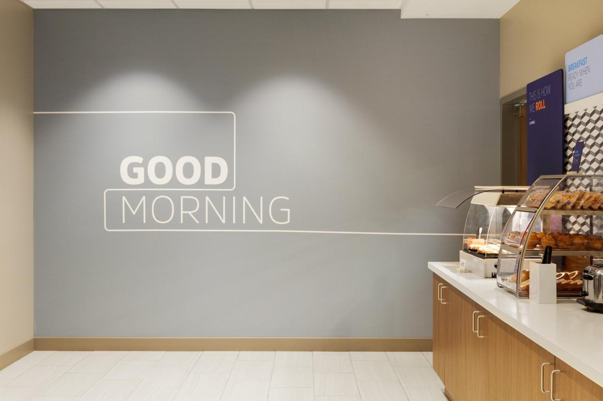 Holiday Inn Express & Suites Brady By Ihg Exteriör bild