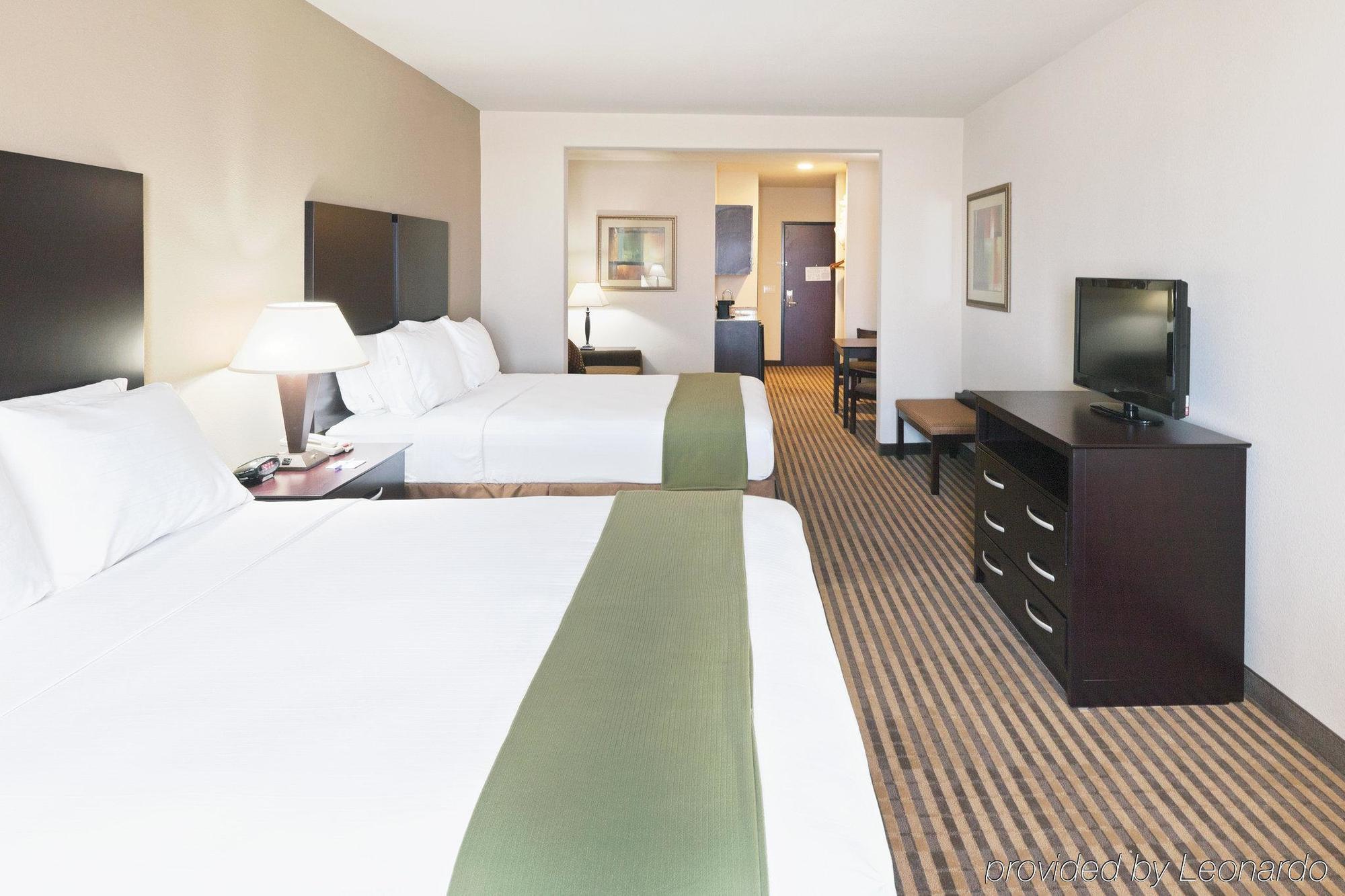 Holiday Inn Express & Suites Brady By Ihg Rum bild