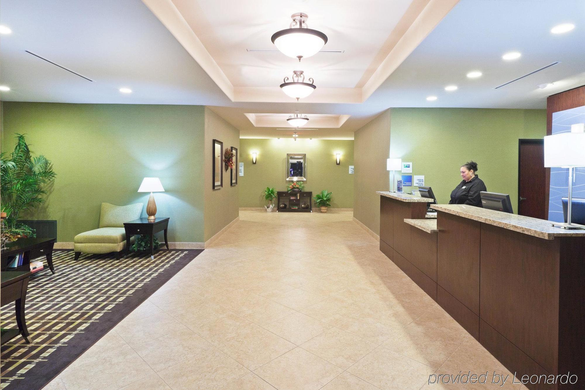 Holiday Inn Express & Suites Brady By Ihg Exteriör bild