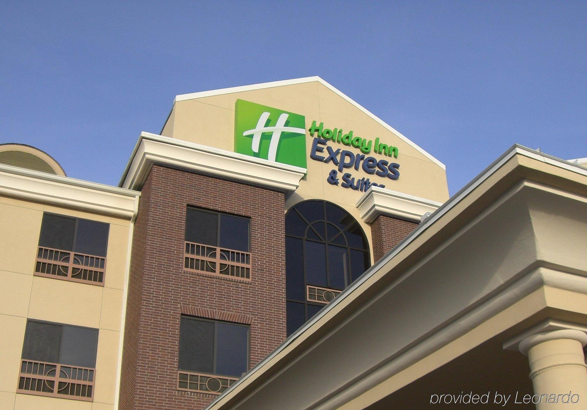 Holiday Inn Express & Suites Brady By Ihg Exteriör bild