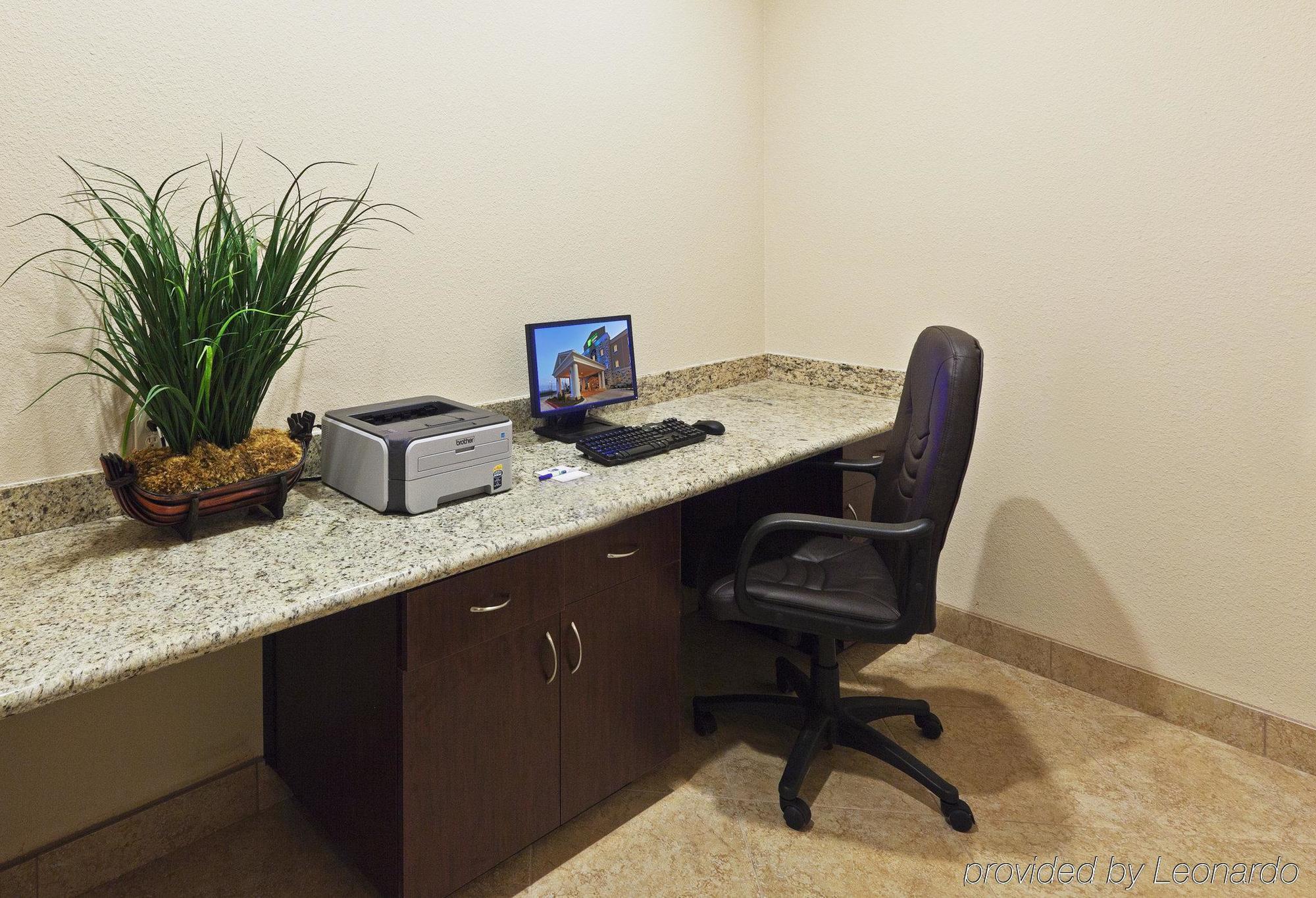 Holiday Inn Express & Suites Brady By Ihg Bekvämligheter bild