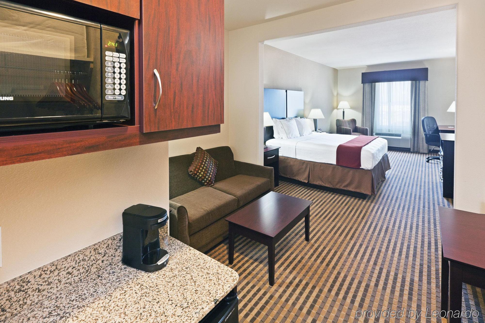 Holiday Inn Express & Suites Brady By Ihg Rum bild