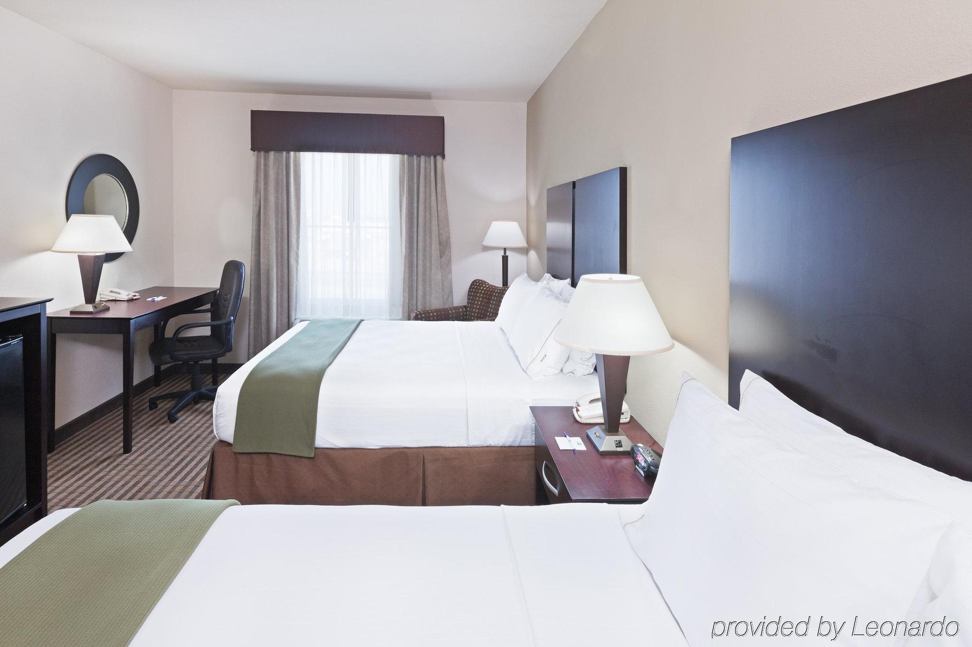 Holiday Inn Express & Suites Brady By Ihg Rum bild