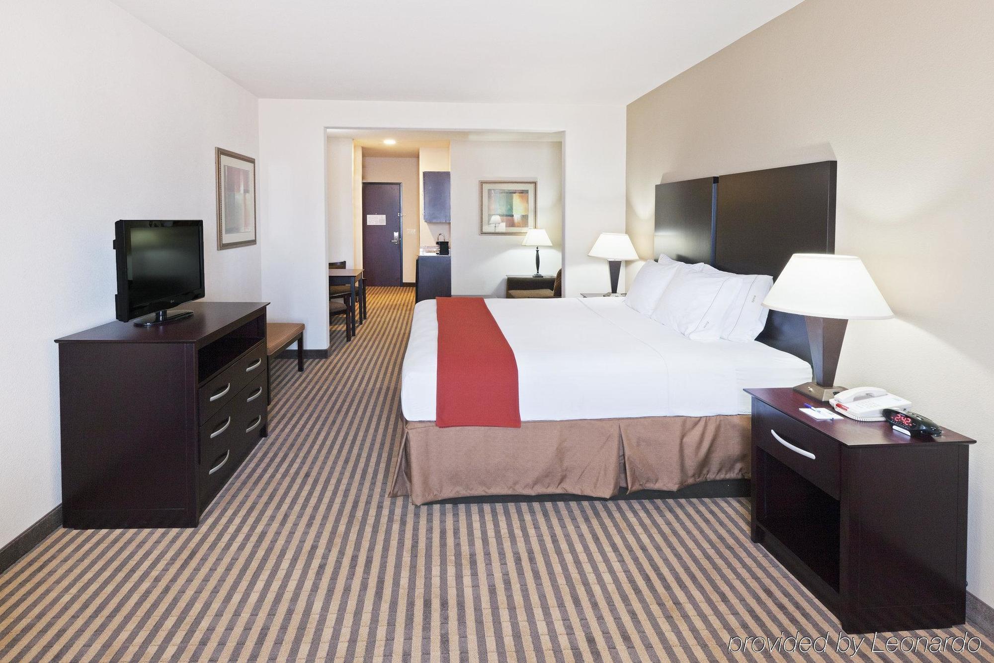 Holiday Inn Express & Suites Brady By Ihg Rum bild