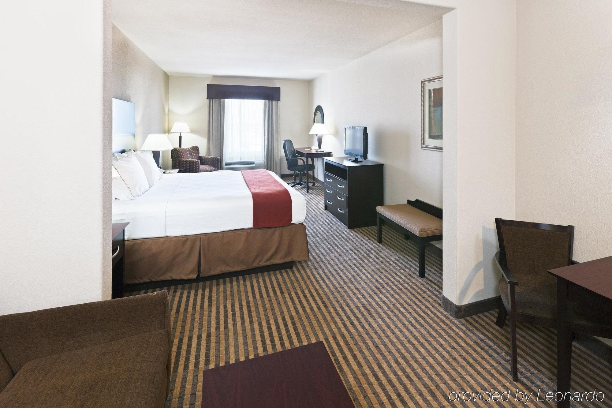 Holiday Inn Express & Suites Brady By Ihg Rum bild