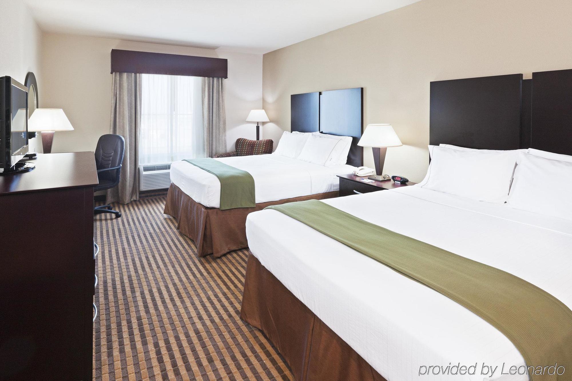 Holiday Inn Express & Suites Brady By Ihg Rum bild