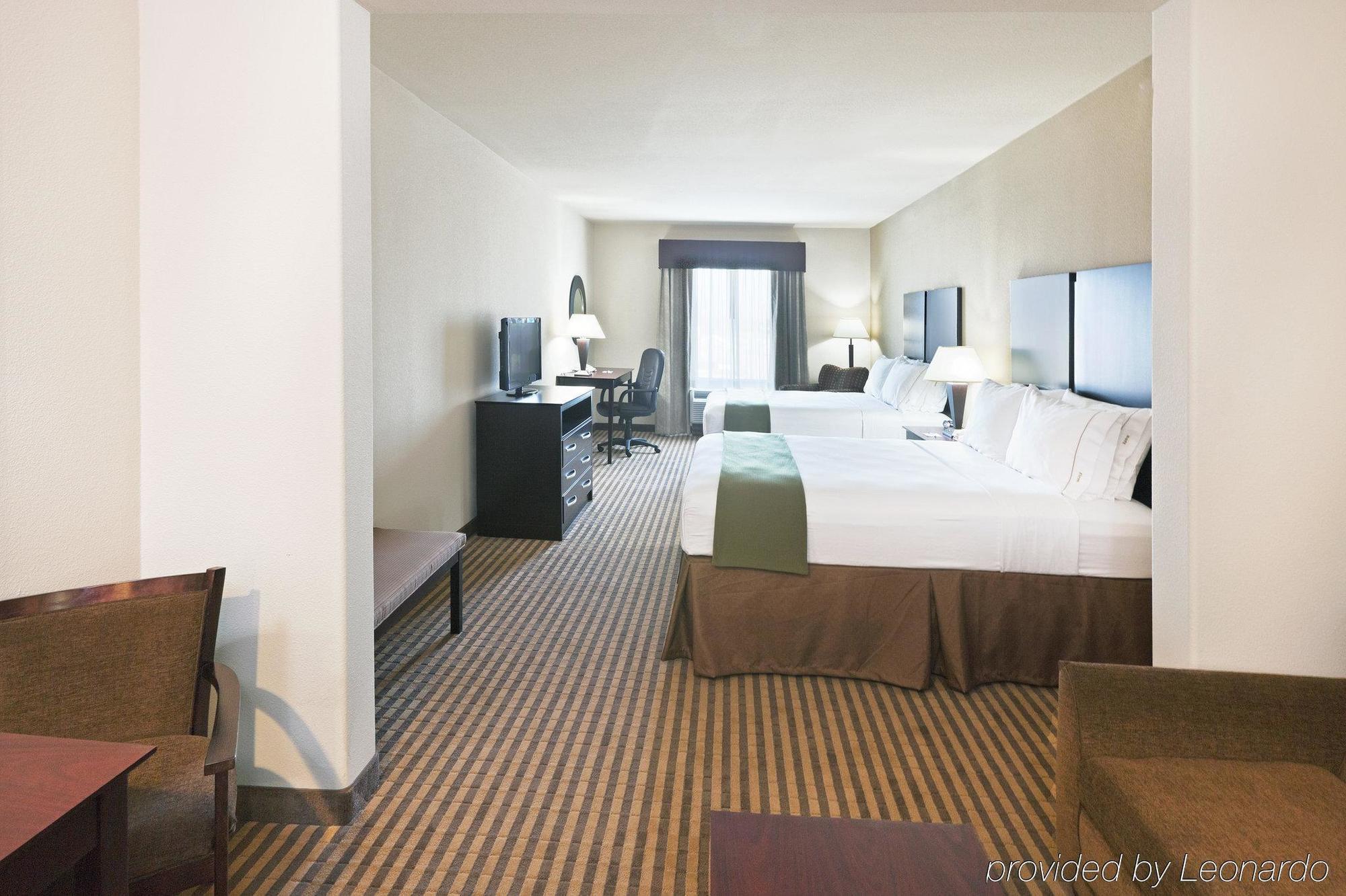 Holiday Inn Express & Suites Brady By Ihg Rum bild