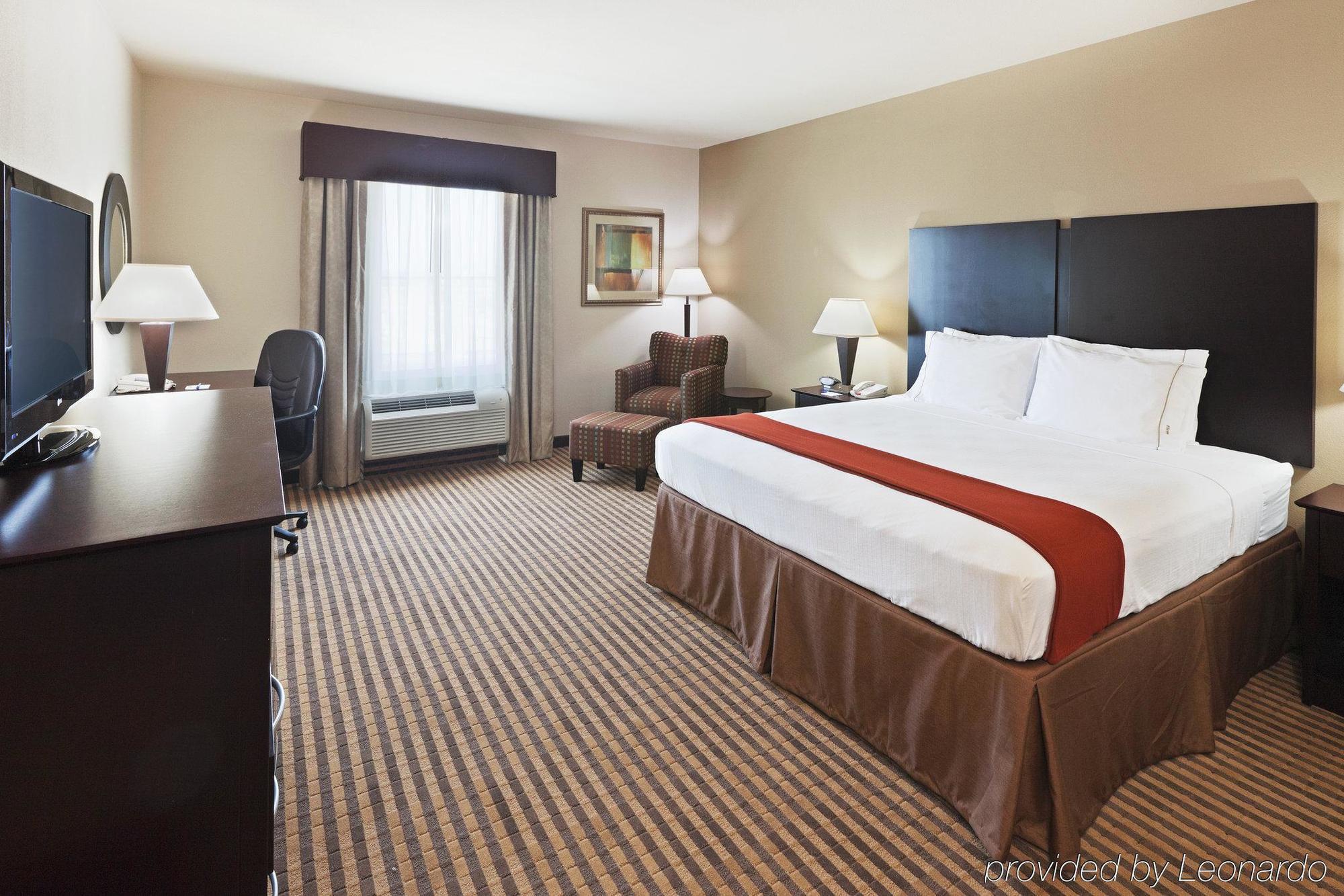 Holiday Inn Express & Suites Brady By Ihg Rum bild