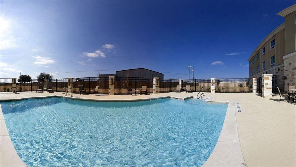 Holiday Inn Express & Suites Brady By Ihg Exteriör bild