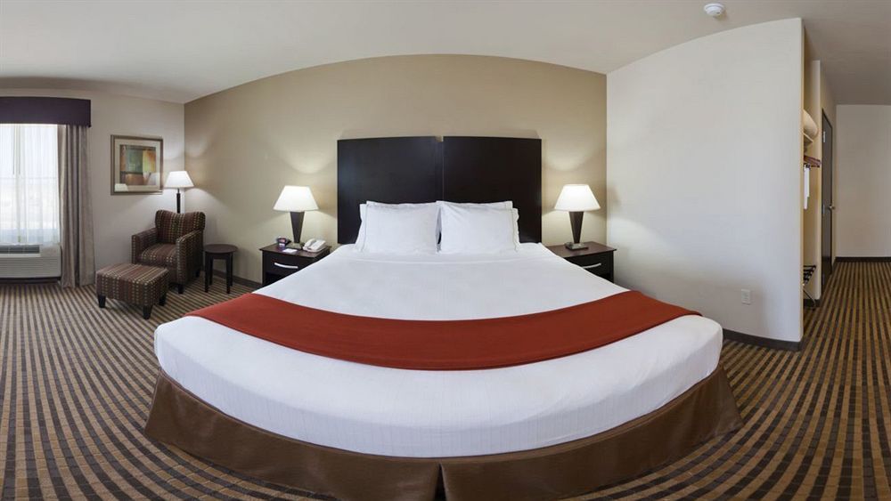 Holiday Inn Express & Suites Brady By Ihg Exteriör bild