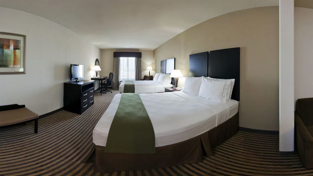 Holiday Inn Express & Suites Brady By Ihg Exteriör bild